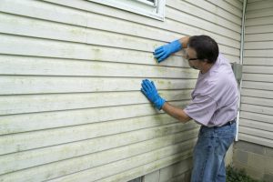 How to Properly Clean Vinyl Siding